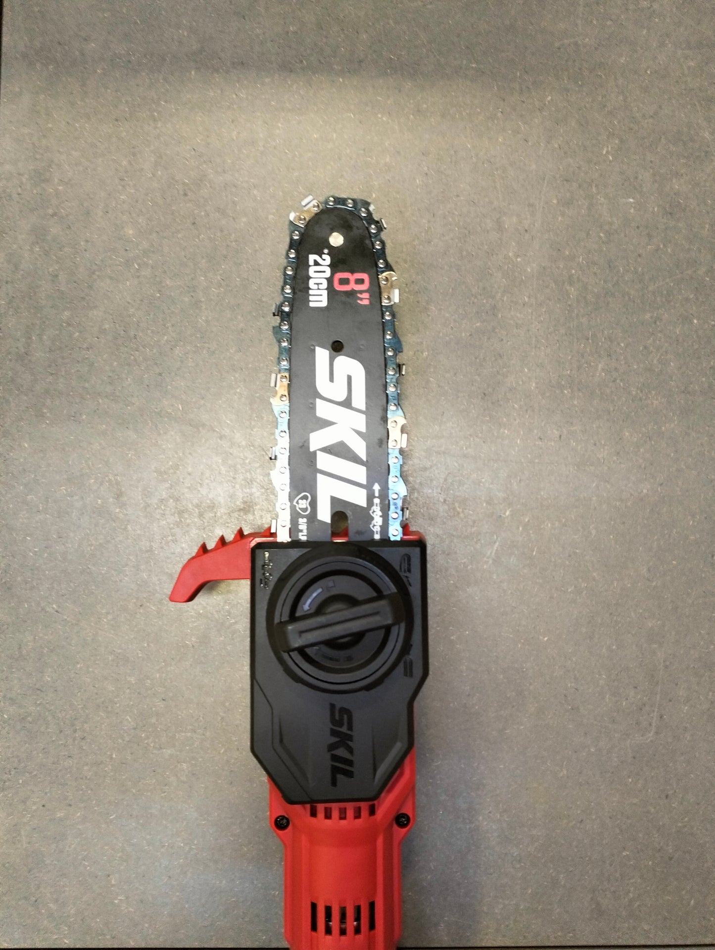 POTATORE ESTENSIBILE A BATTERIA SKIL 0650 CA